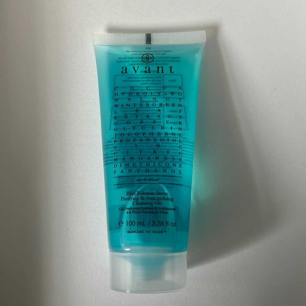 AVANT SKINCARE Blue Volcanic Stone Purifying & Antioxidising Cleansing Gel